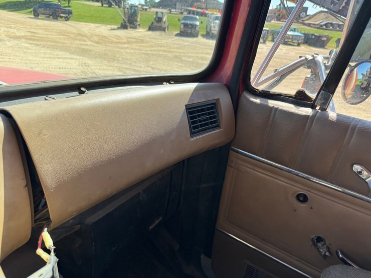 1989-ford-l9000-image-41