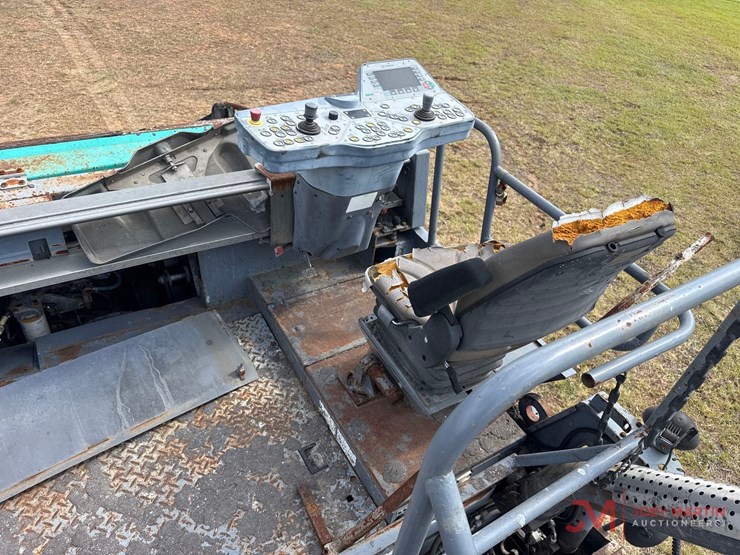 vogele-vision-5200-2-tracked-asphalt-paver-image-24