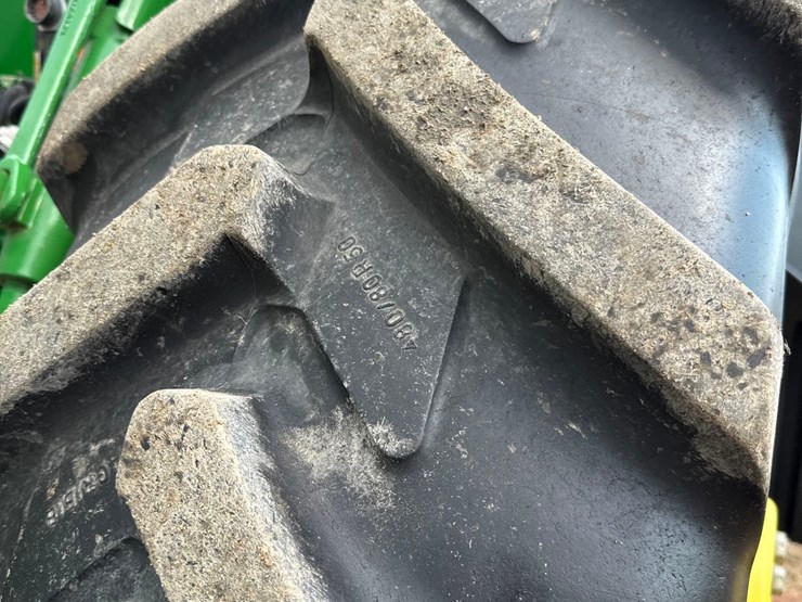 2013-john-deere-8235r-image-14