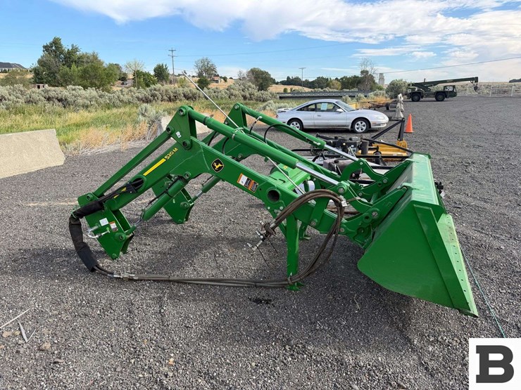 2019-john-deere-520m-image-6