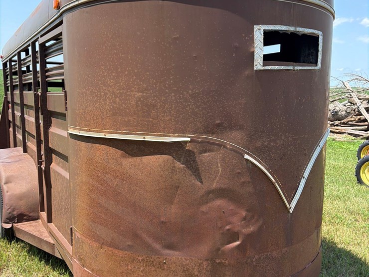 1984-circle-j-6ft-x-16ft-bumper-hitch-livestock-trailer-image-15