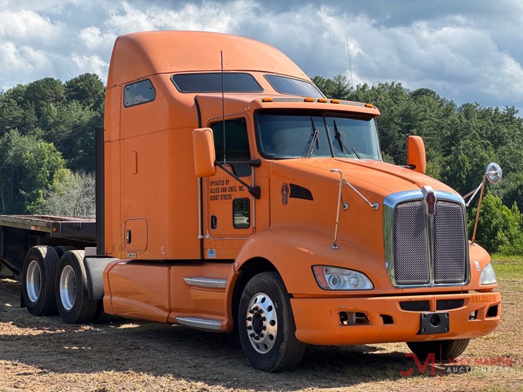 2013-kenworth-t660-image-1