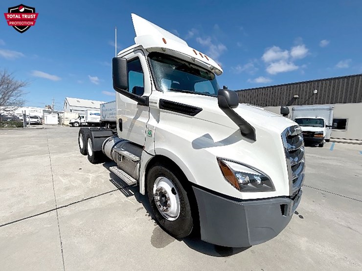 2019-freightliner-cascadia-126-image-1
