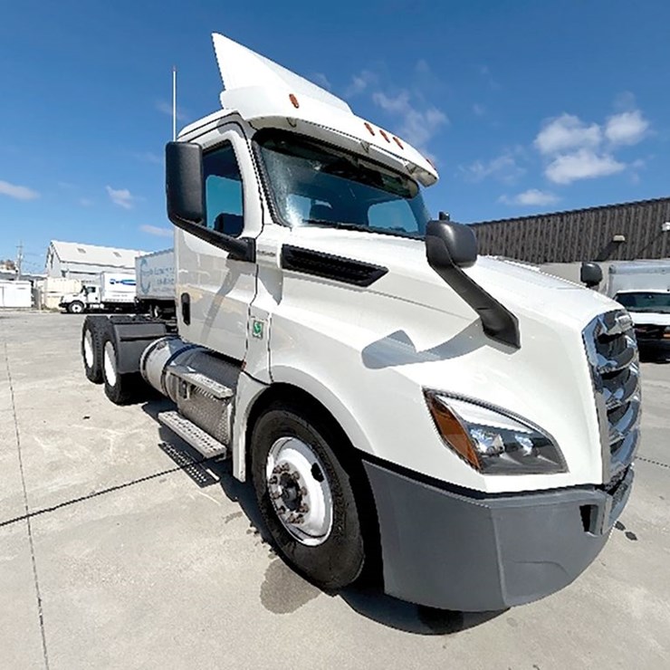 2019 FREIGHTLINER CASCADIA 126