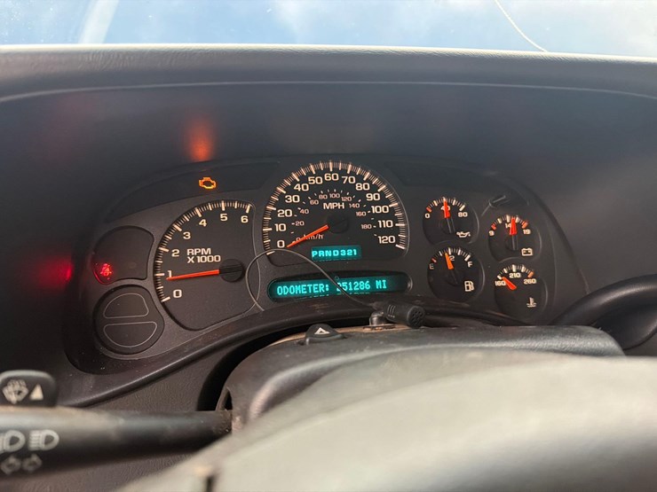 2003-chevrolet-k1500-image-8