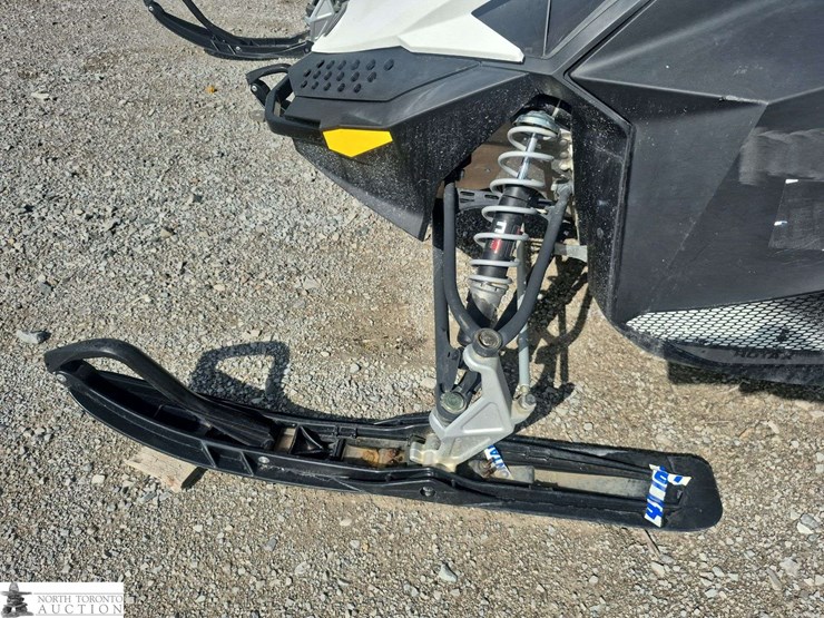2015-ski-doo-grand-touring-sport-image-8