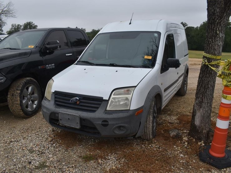 2010-ford-transit-image-1