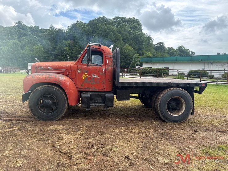 1963-b-model-mack-truck-image-8