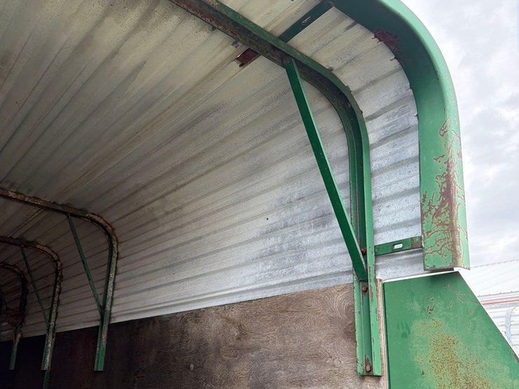 badger-18ft-front-unload-silage-wagon-image-38