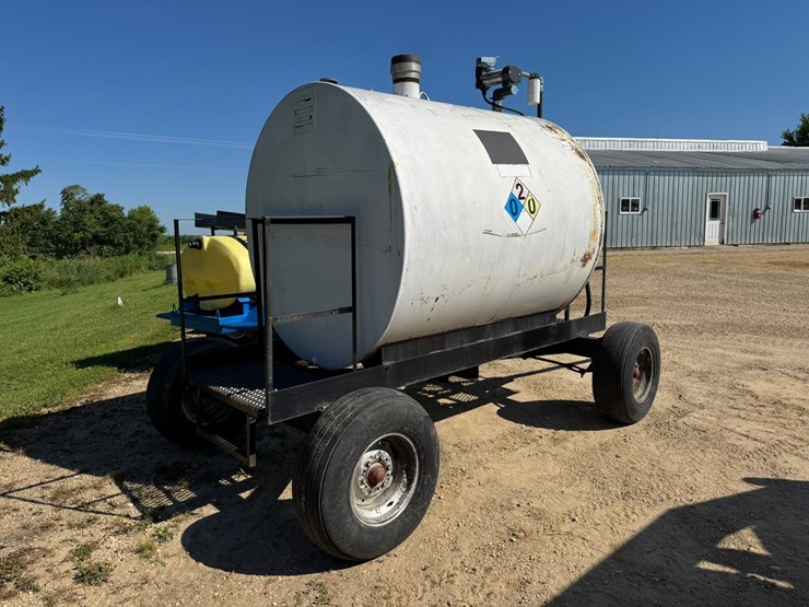 #1889-•-derson-mfg.-inc.-1000-gal-towable-fuel-tank-w/pump-image-4