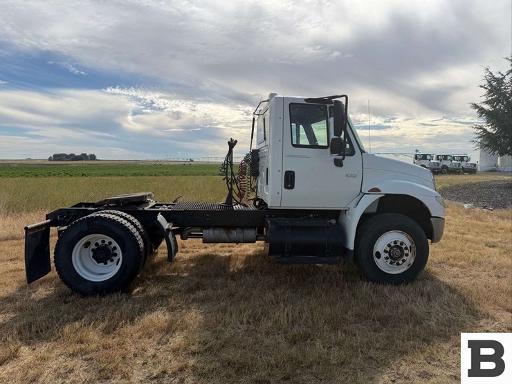 2005-international-durastar-4400-image-8