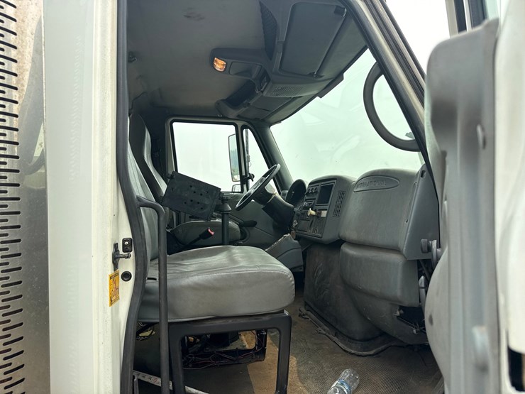 2004-international-durastar-4300-image-44