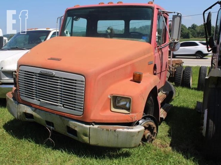 1900-freightliner-fl70-image-8