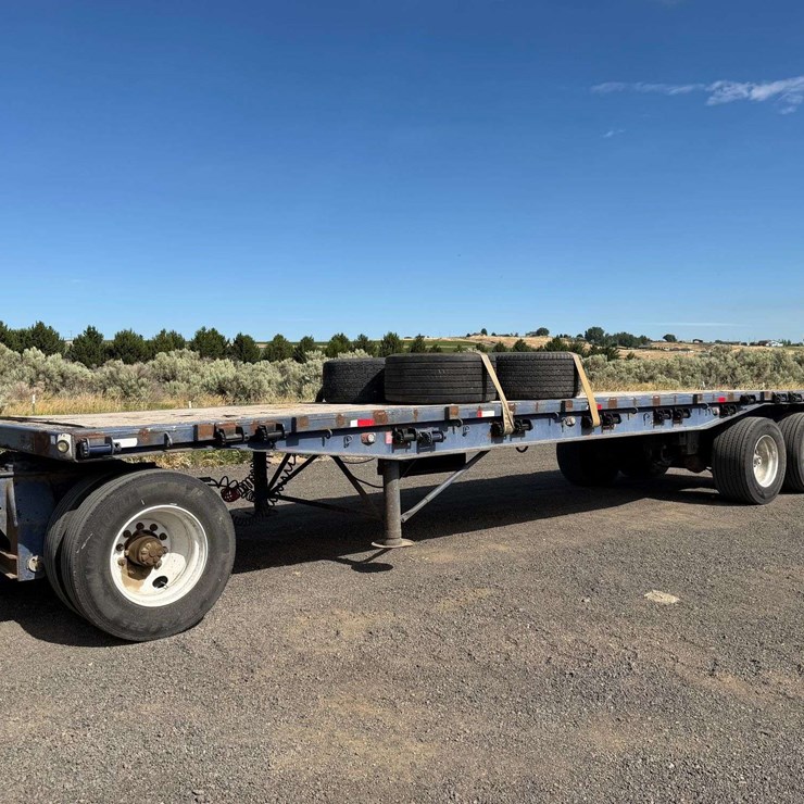 1974 UTILITY FLATBED