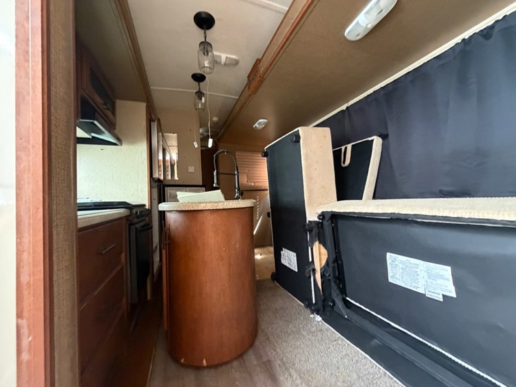 2014-forest-river-surveyor-pilot-travel-trailer-image-7