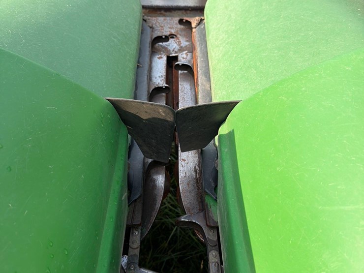 john-deere-8row30-corn-head-image-19