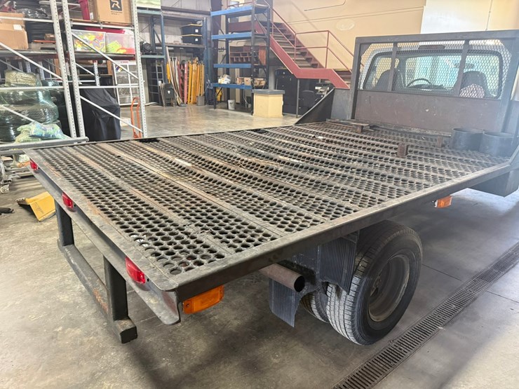 #2079-•-1997-ford-super-duty-flatbed-truck-image-15