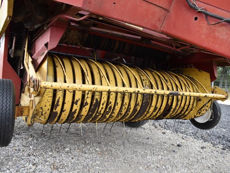 new-holland-853-image-6