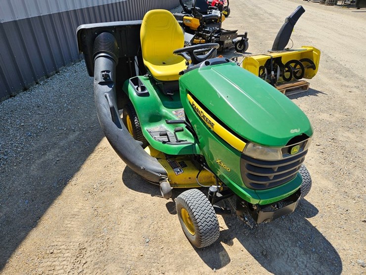 john-deere-x300-image-11