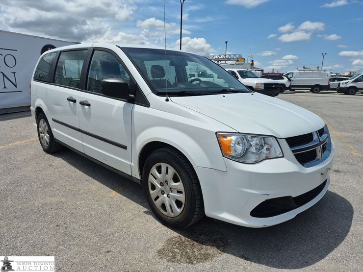 2016-dodge-grand-caravan-sxt-image-3