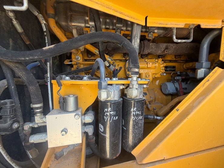 2018-deere-744k-image-11