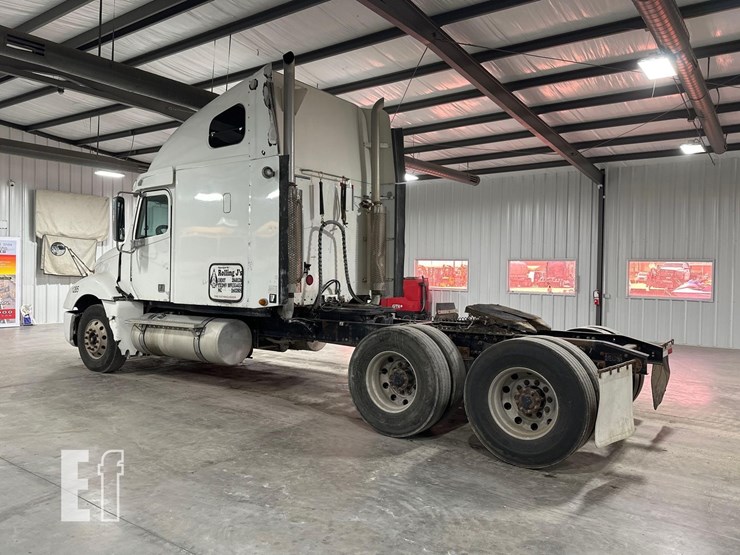 2007-freightliner-columbia-120-image-4