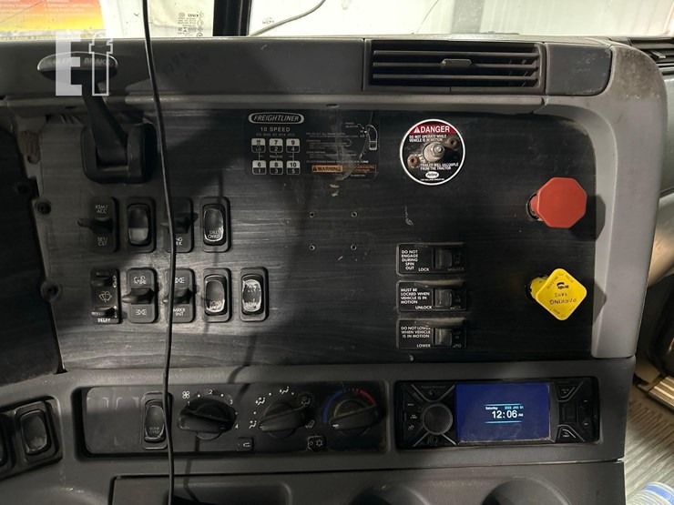 2007-freightliner-columbia-120-image-20