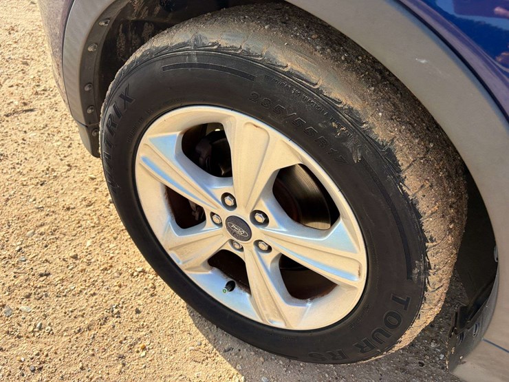 2015-ford-escape-se-image-8