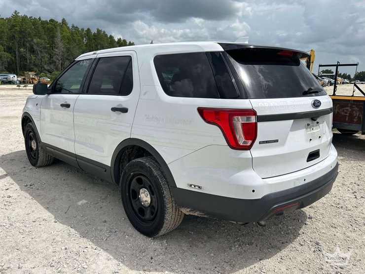 2016-ford-explorer-image-4