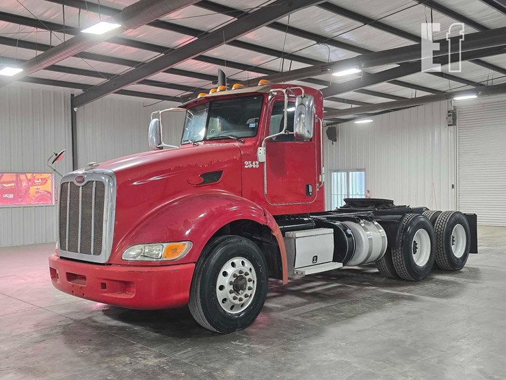 2013-peterbilt-386-image-1