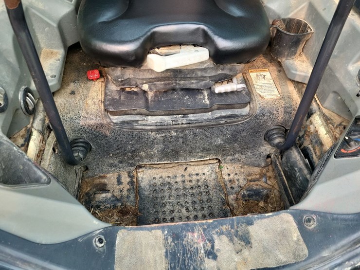 2016-bobcat-t590-skid-loader-image-35