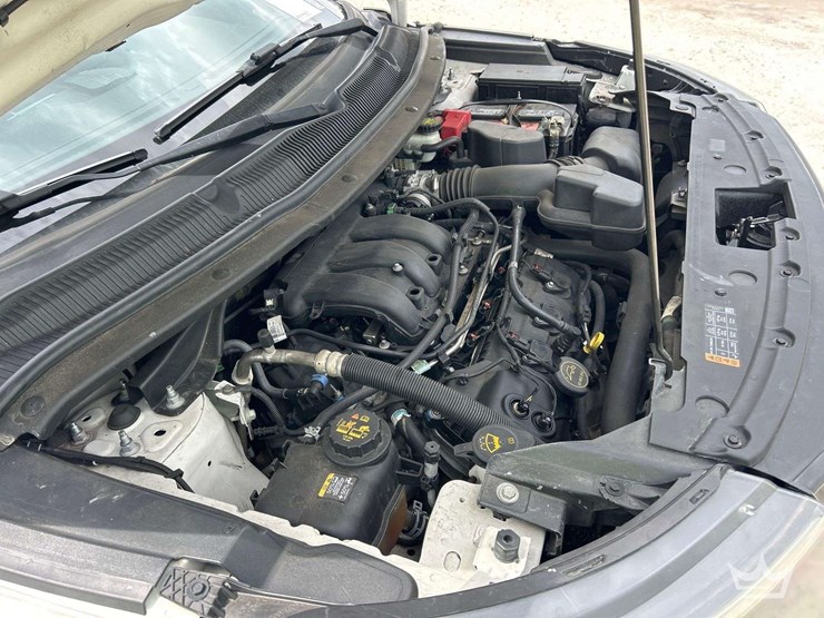 2016-ford-explorer-image-9