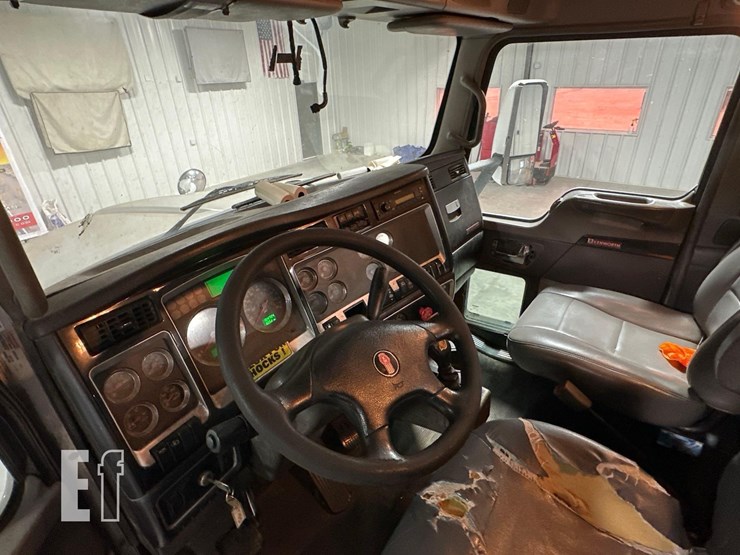 2009-kenworth-t660-image-13