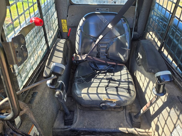 new-holland-l170-image-19