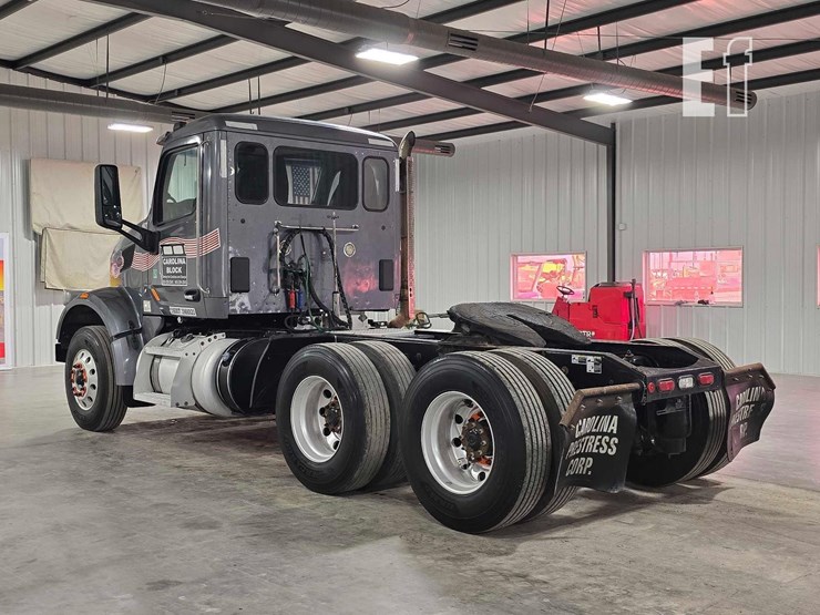 2019-peterbilt-567-image-4
