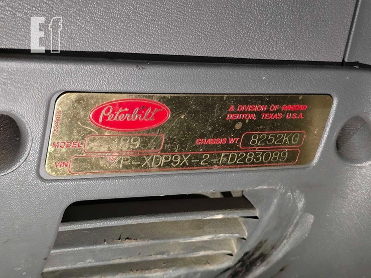 2015-peterbilt-389-image-32