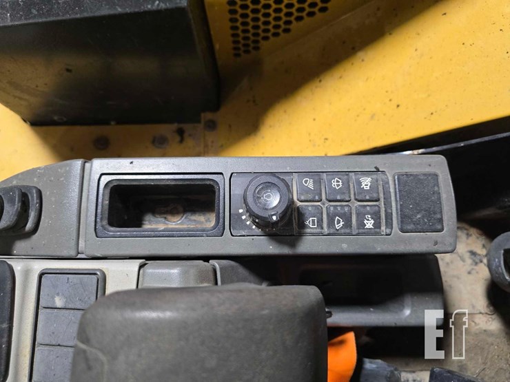 2021-caterpillar-306cr-image-22