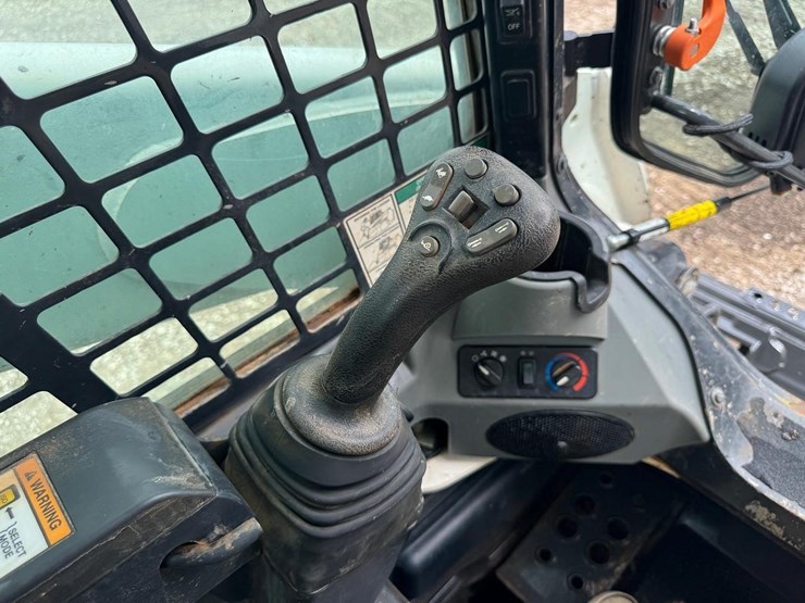 2021-bobcat-t770-image-30