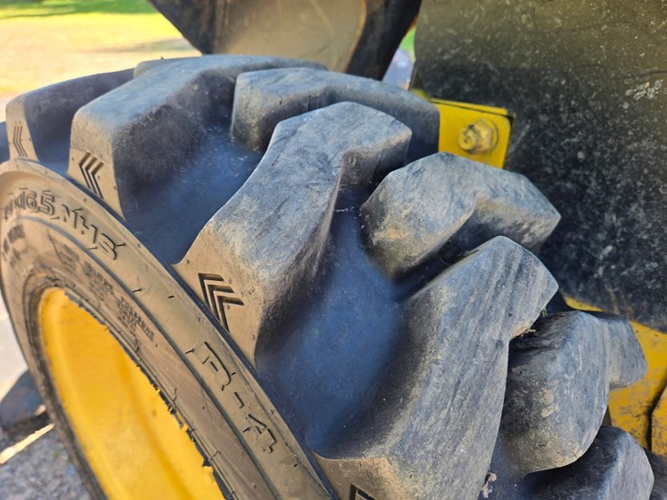 new-holland-l170-image-11