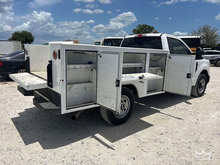 2022-ford-f250-image-24