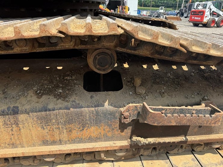 2015-hitachi-zx350lc-6n-image-19