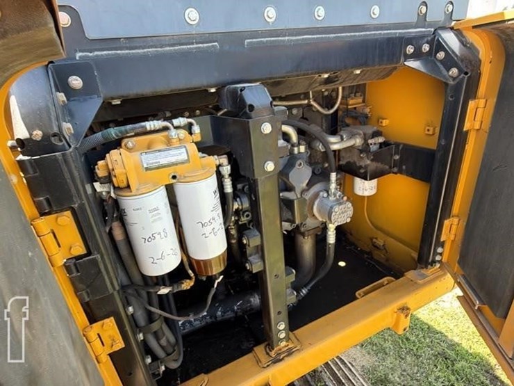 2015-deere-470g-lc-image-31