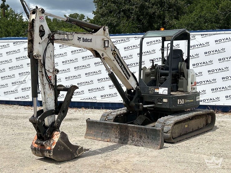 2019-bobcat-e50-mini-excavator-image-1
