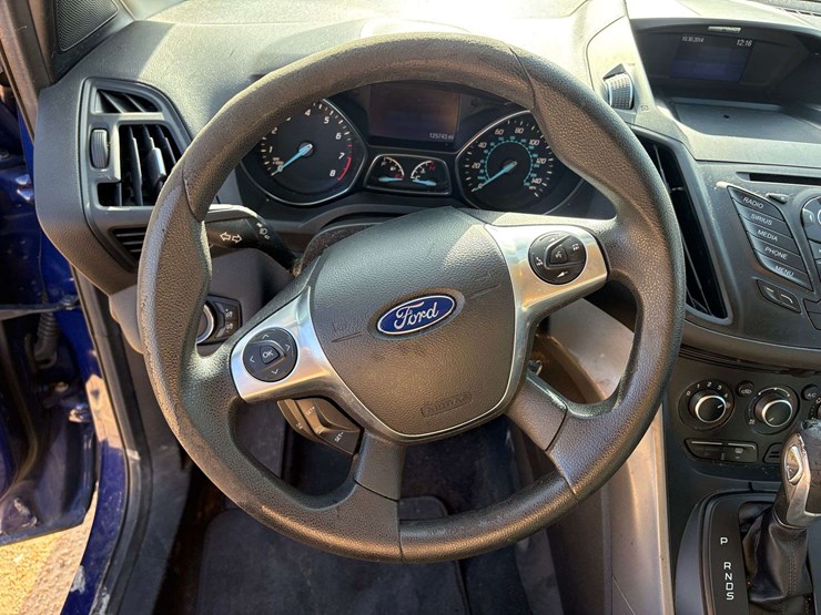 2015-ford-escape-se-image-13