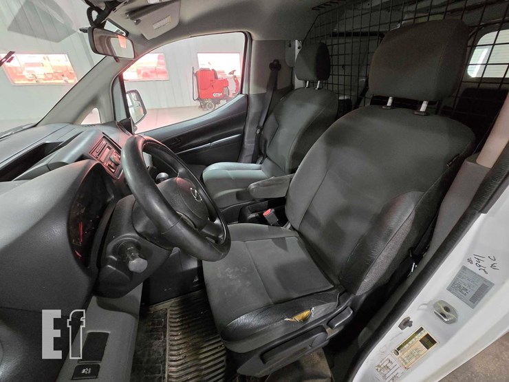 2015-nissan-nv200-image-9
