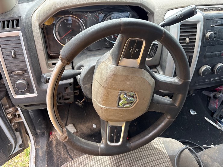 2015-dodge-ram-1500-image-11