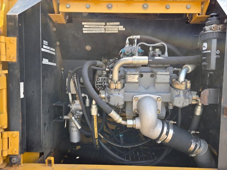 deere-200c-lc-image-16