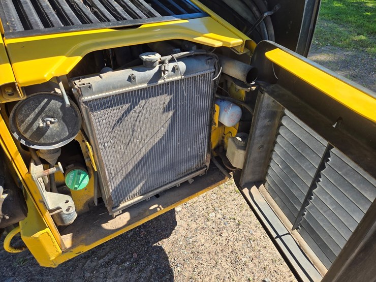 new-holland-l170-image-17