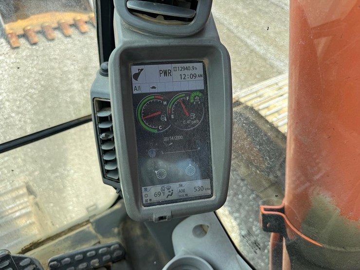 2015-hitachi-zx350lc-6n-image-24
