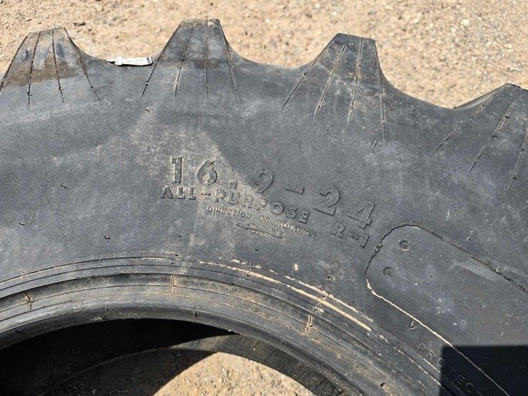titan-16.9-24-tractor-tires-image-3
